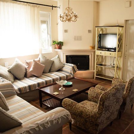 Вилла The Early Bird - Cosy 2-Floor House With Garden Александроуполис Экстерьер фото