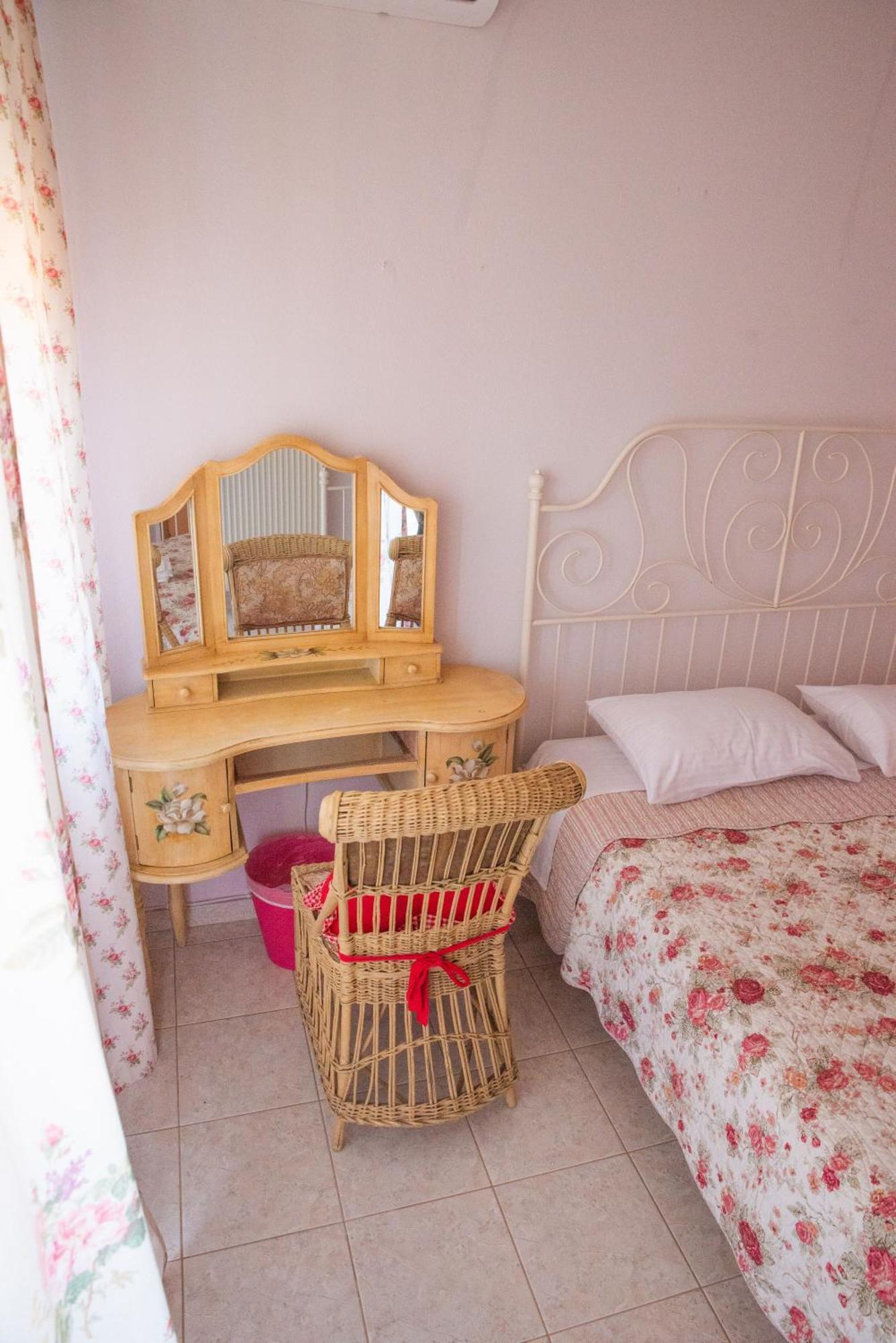 Вилла The Early Bird - Cosy 2-Floor House With Garden Александроуполис Экстерьер фото